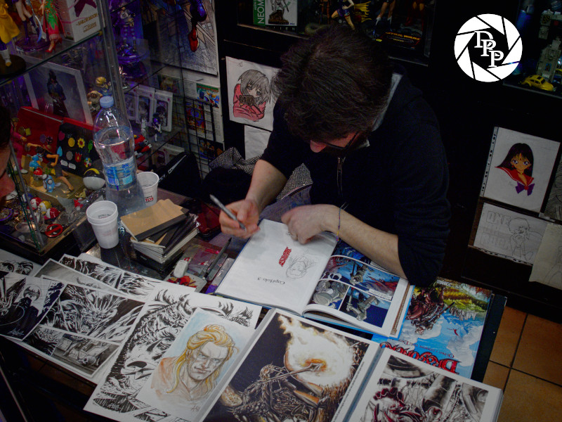 Fabrizio a una firma copie